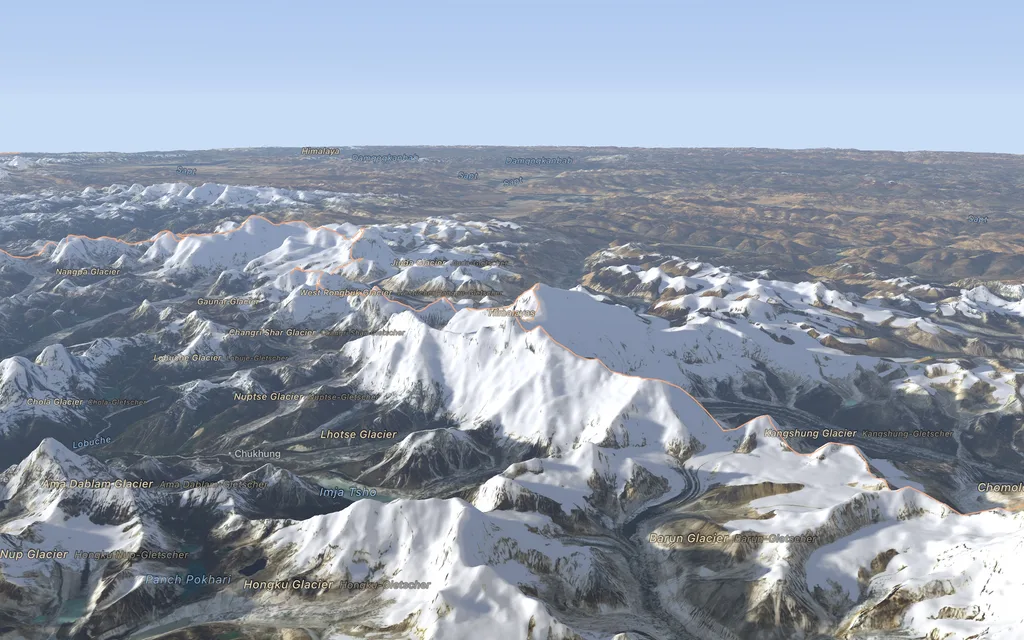Der Mount Everest und seine Gletscher im Licht der Nachmittagssonne