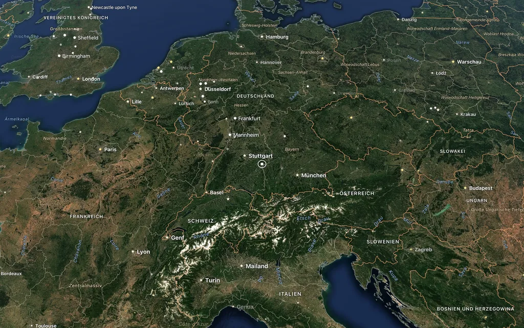 Mitteleuropa von oben im Satellitenbild mit Grenzen, Städten und Landschaftsnamen